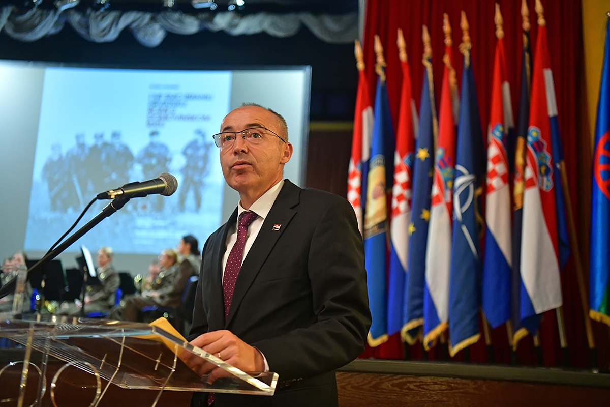 https://www.morh.hr/wp-content/gallery/u-morh-u-odrzana-promocija-monografije-o-romima-u-domovinskom-ratu/wil_2560.jpg