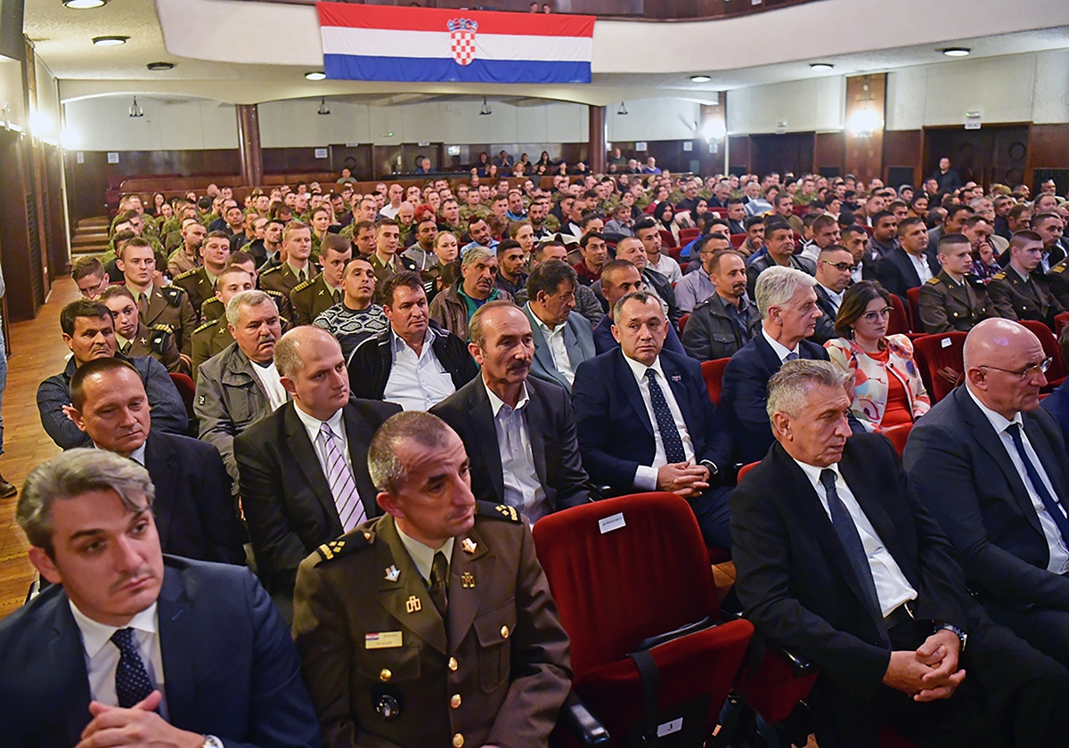 https://www.morh.hr/wp-content/gallery/u-morh-u-odrzana-promocija-monografije-o-romima-u-domovinskom-ratu/wil_2571.jpg