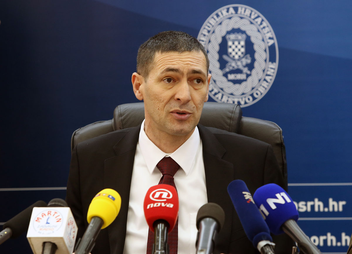 https://www.morh.hr/wp-content/gallery/u-morh-u-potpisani-ugovori-o-nabavi-vojne-opreme-za-potrebe-os-rh/ugovori_13012015_01.jpg