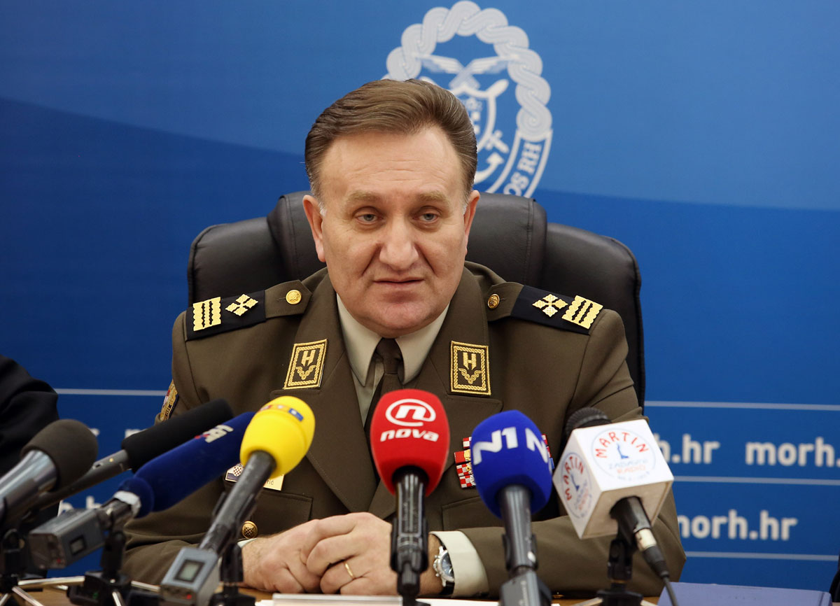 https://www.morh.hr/wp-content/gallery/u-morh-u-potpisani-ugovori-o-nabavi-vojne-opreme-za-potrebe-os-rh/ugovori_13012015_03.jpg