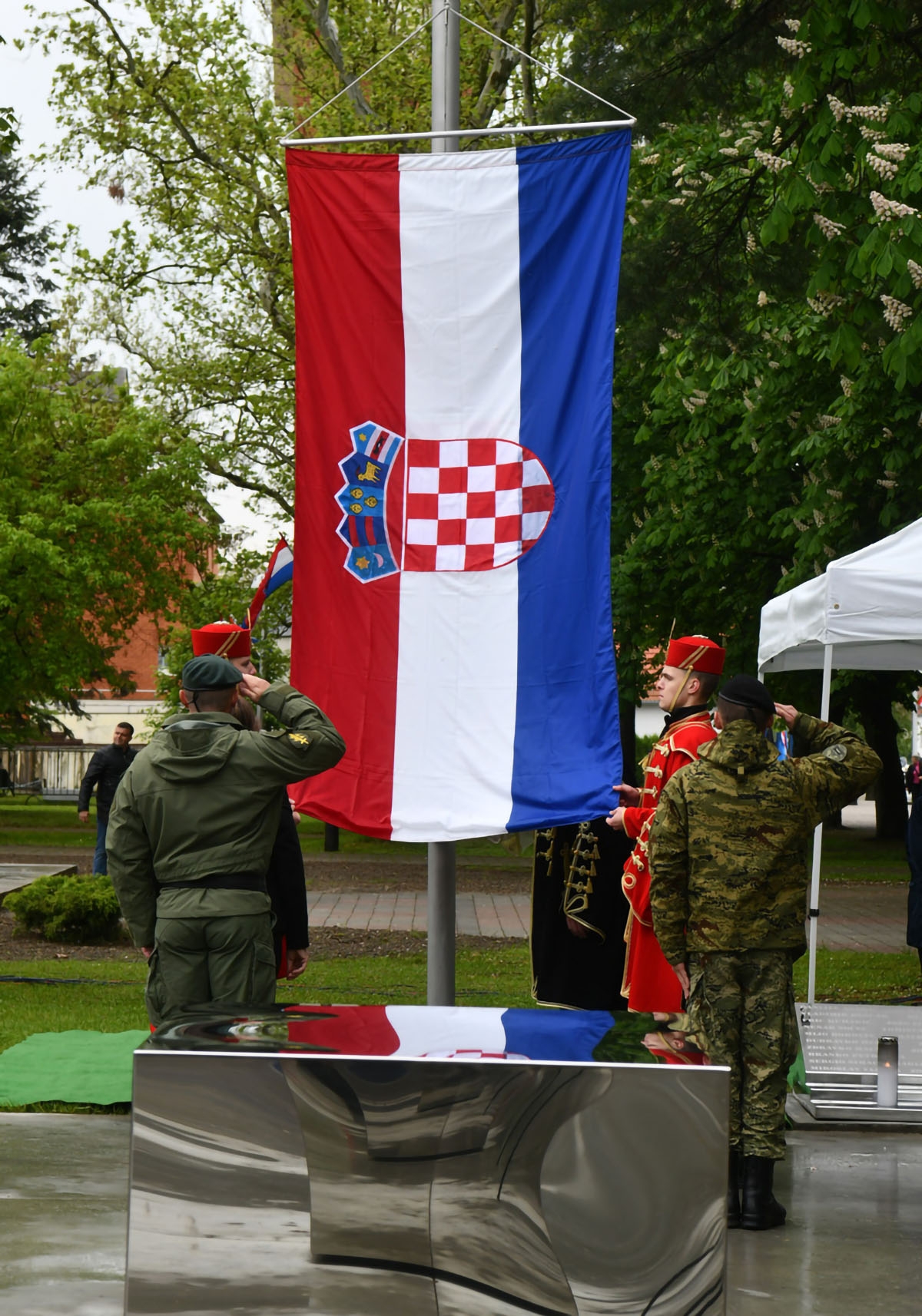 https://www.morh.hr/wp-content/gallery/u-okucanima-obiljezena-24-obljetnica-vro-bljesak/obljetnica_vro_bljesak_hrvatska_vojska_010519_04.jpg