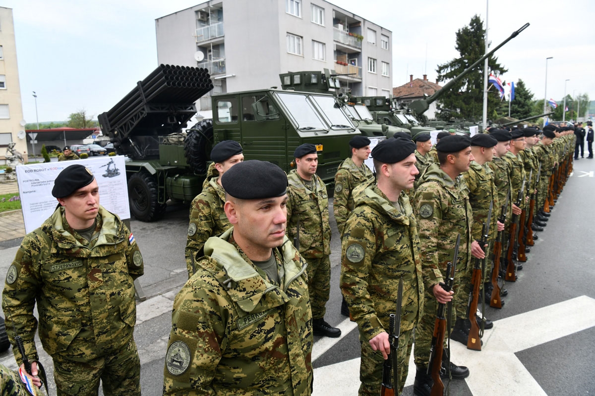 https://www.morh.hr/wp-content/gallery/u-okucanima-obiljezena-24-obljetnica-vro-bljesak/obljetnica_vro_bljesak_hrvatska_vojska_010519_05.jpg
