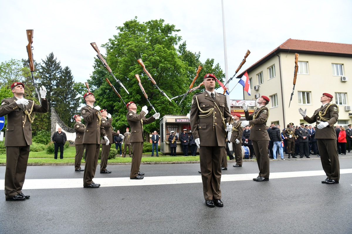 https://www.morh.hr/wp-content/gallery/u-okucanima-obiljezena-24-obljetnica-vro-bljesak/obljetnica_vro_bljesak_hrvatska_vojska_010519_06.jpg