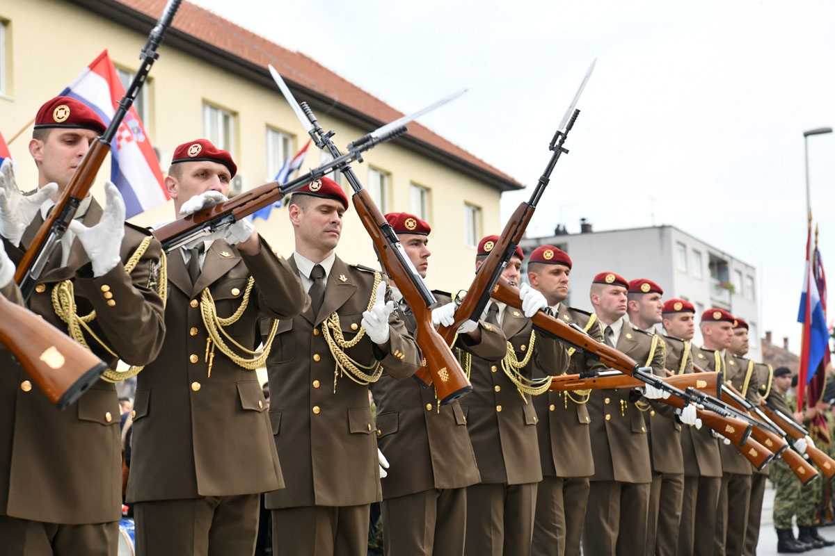 https://www.morh.hr/wp-content/gallery/u-okucanima-obiljezena-24-obljetnica-vro-bljesak/obljetnica_vro_bljesak_hrvatska_vojska_010519_07.jpg