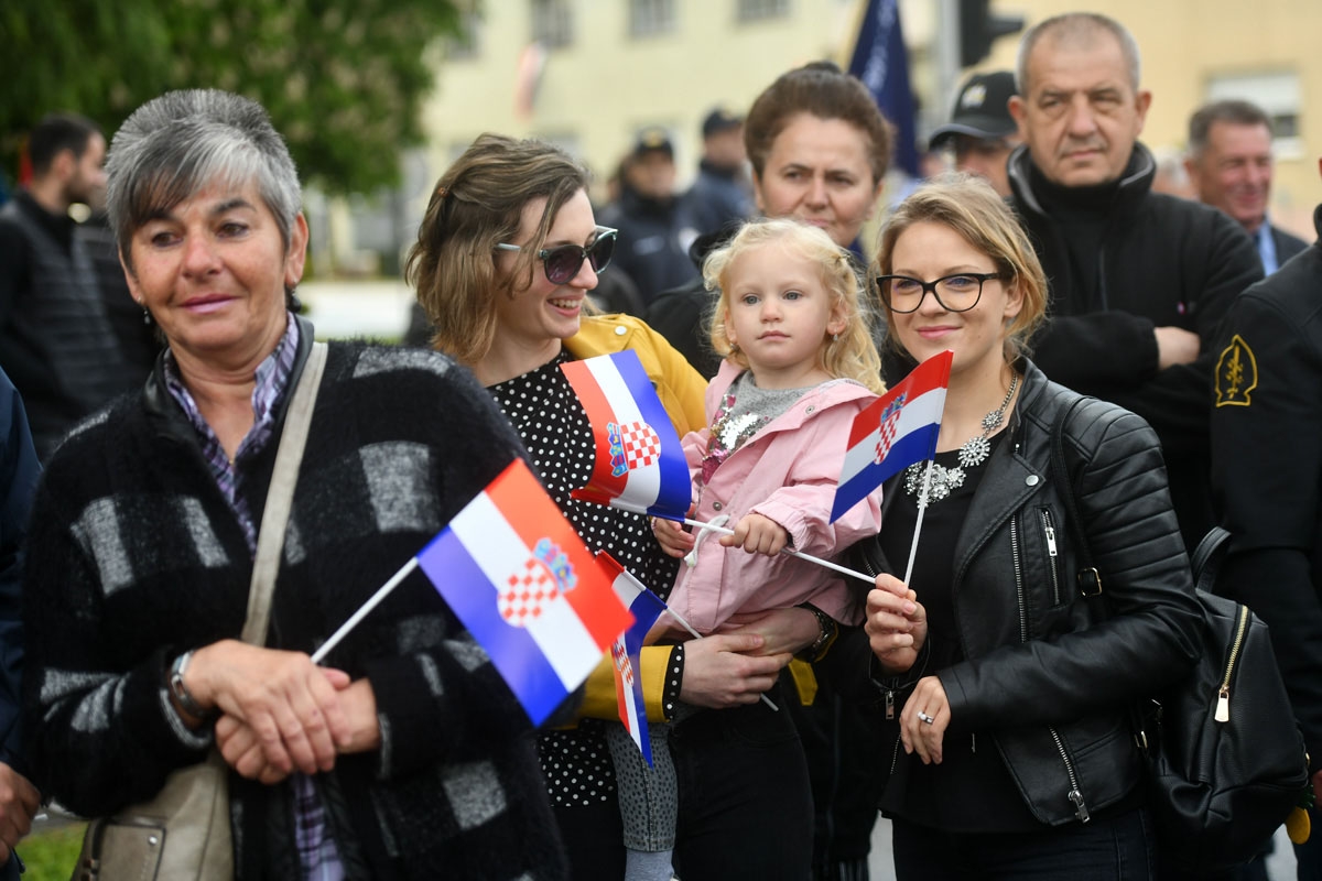 https://www.morh.hr/wp-content/gallery/u-okucanima-obiljezena-24-obljetnica-vro-bljesak/obljetnica_vro_bljesak_hrvatska_vojska_010519_14.jpg