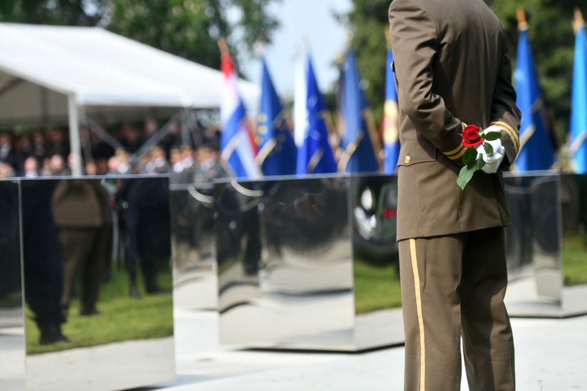 https://www.morh.hr/wp-content/gallery/u-okucanima-obiljezena-24-obljetnica-vro-bljesak/obljetnica_vro_bljesak_hrvatska_vojska_010519_22.jpg