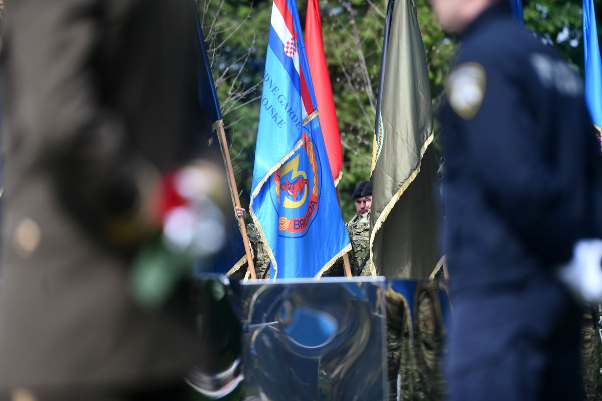 https://www.morh.hr/wp-content/gallery/u-okucanima-obiljezena-24-obljetnica-vro-bljesak/obljetnica_vro_bljesak_hrvatska_vojska_010519_23.jpg