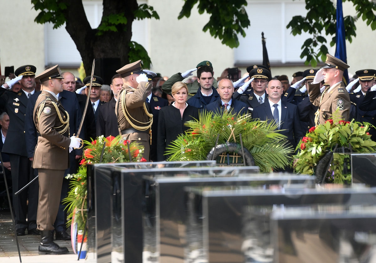 https://www.morh.hr/wp-content/gallery/u-okucanima-obiljezena-24-obljetnica-vro-bljesak/obljetnica_vro_bljesak_hrvatska_vojska_010519_29.jpg