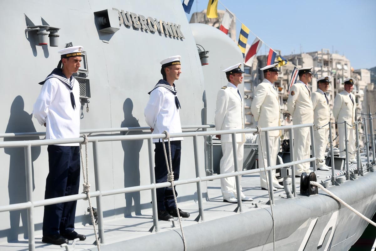 https://www.morh.hr/wp-content/gallery/u-plocama-svecano-obiljezena-27-obljetnica-hrvatske-ratne-mornarice/hrm_14092018_05.jpg