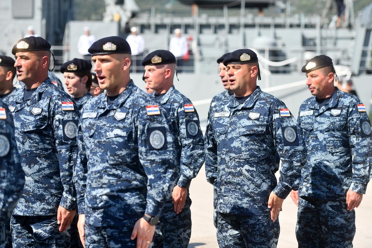 https://www.morh.hr/wp-content/gallery/u-plocama-svecano-obiljezena-27-obljetnica-hrvatske-ratne-mornarice/hrm_14092018_09.jpg