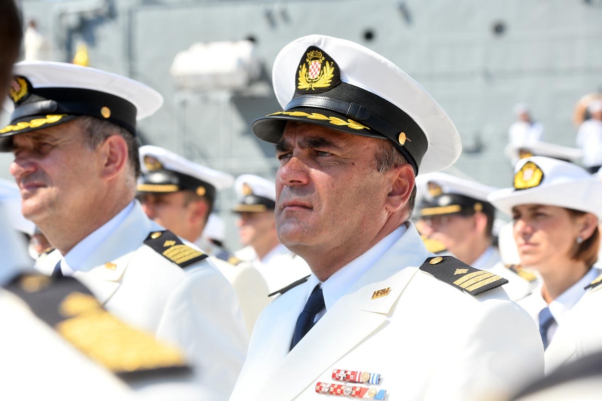 https://www.morh.hr/wp-content/gallery/u-plocama-svecano-obiljezena-27-obljetnica-hrvatske-ratne-mornarice/hrm_14092018_29.jpg