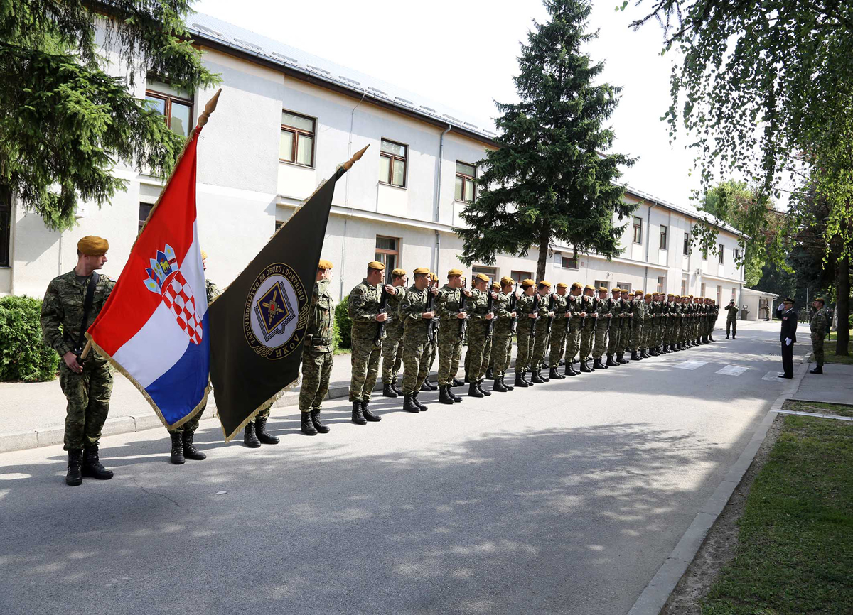 https://www.morh.hr/wp-content/gallery/u-pozegi-prisegnuo-17-narastaj-dragovoljnih-rocnika/pozega_25062016_03.jpg