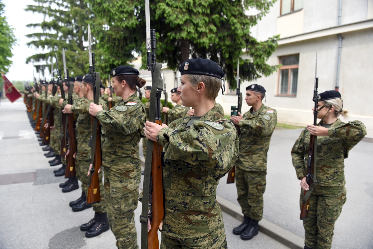 https://www.morh.hr/wp-content/gallery/u-pozegi-prisegnuo-25-narastaj-dragovoljnih-rocnika/pozega_18052019_04.jpg