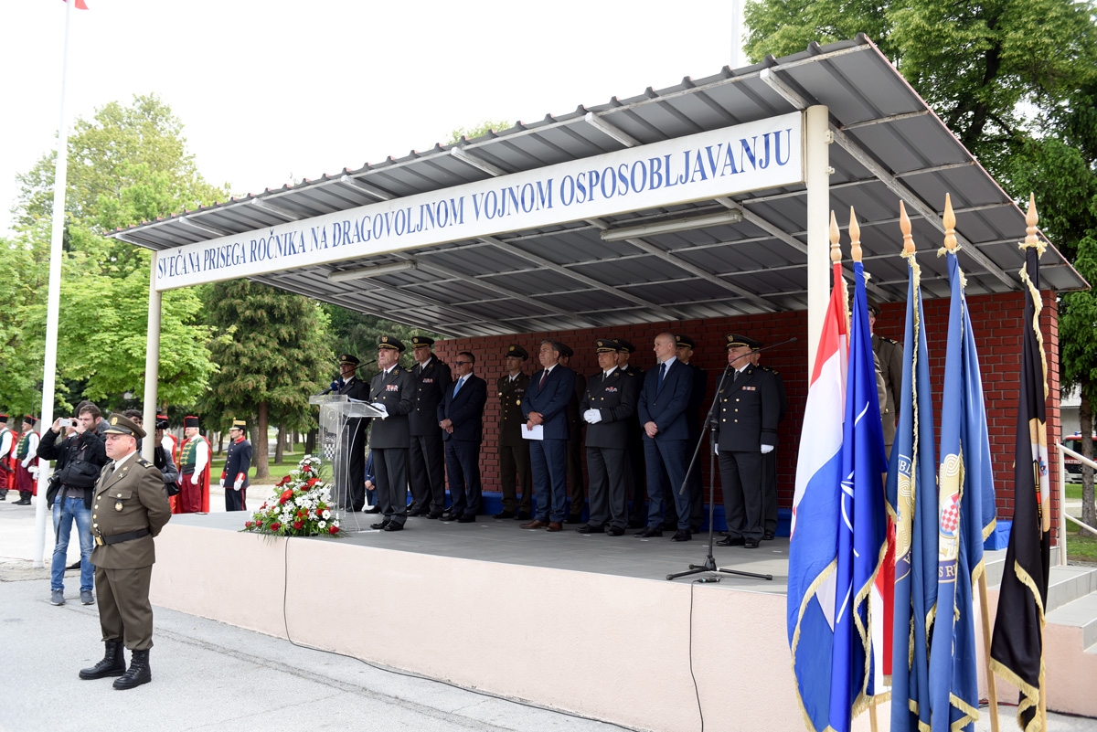 https://www.morh.hr/wp-content/gallery/u-pozegi-prisegnuo-25-narastaj-dragovoljnih-rocnika/pozega_18052019_22.jpg