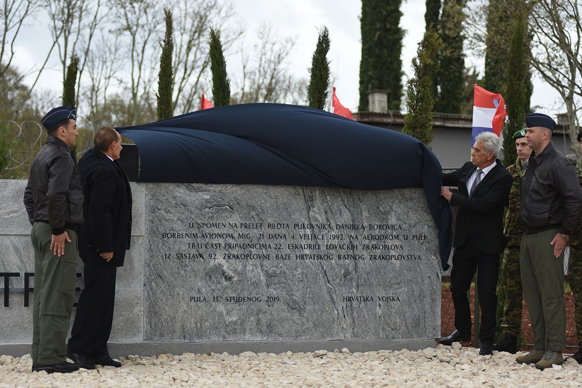 https://www.morh.hr/wp-content/gallery/u-puli-svecano-otvorena-vojarna-hrvatski-branitelji-istre/vojarna_pula_15112019_04.jpg