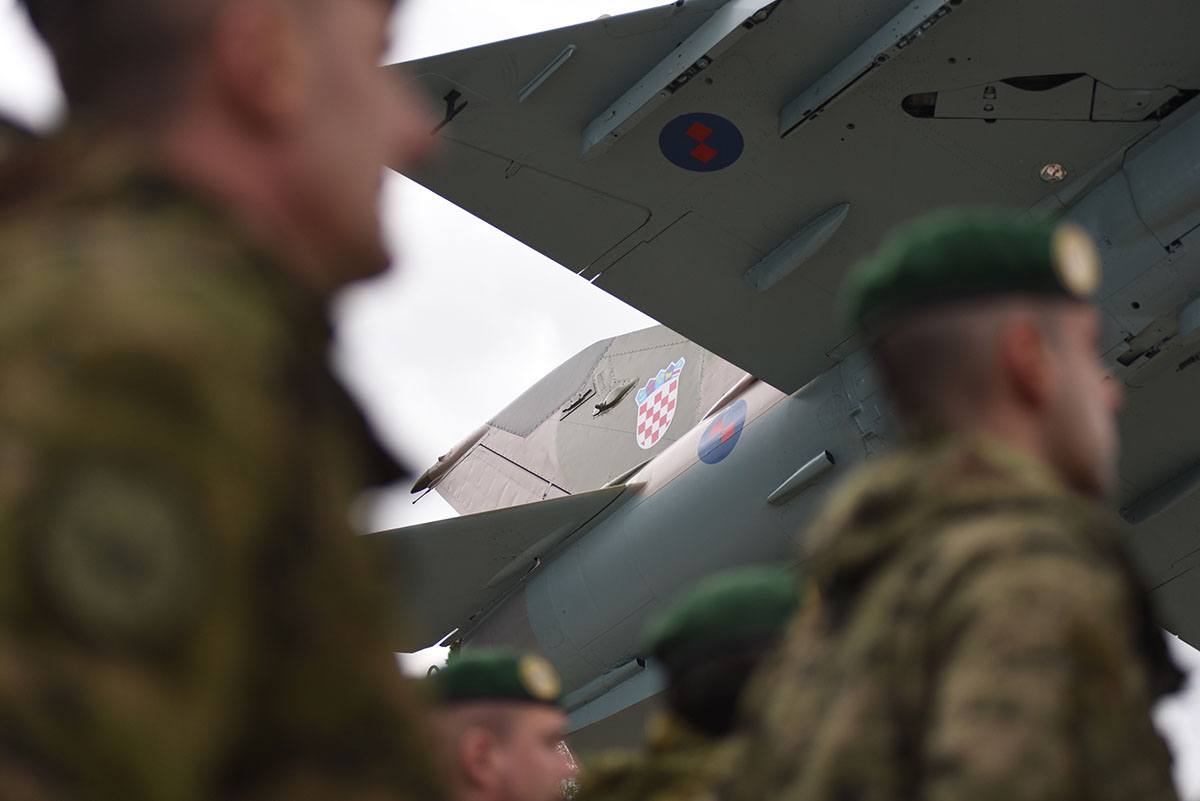https://www.morh.hr/wp-content/gallery/u-puli-svecano-otvorena-vojarna-hrvatski-branitelji-istre/vojarna_pula_15112019_05.jpg