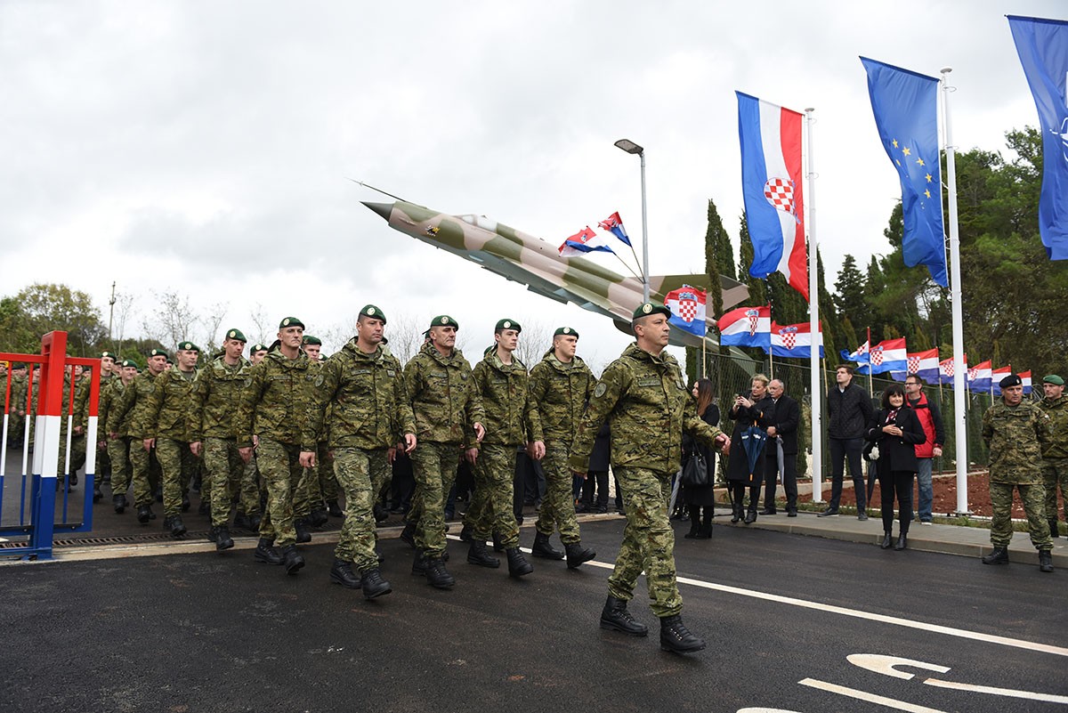 https://www.morh.hr/wp-content/gallery/u-puli-svecano-otvorena-vojarna-hrvatski-branitelji-istre/vojarna_pula_15112019_10.jpg