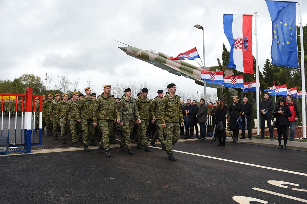 https://www.morh.hr/wp-content/gallery/u-puli-svecano-otvorena-vojarna-hrvatski-branitelji-istre/vojarna_pula_15112019_11.jpg