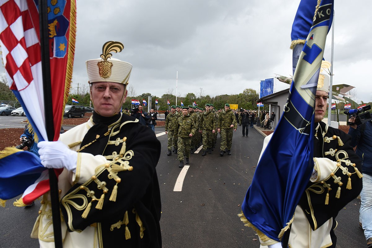 https://www.morh.hr/wp-content/gallery/u-puli-svecano-otvorena-vojarna-hrvatski-branitelji-istre/vojarna_pula_15112019_12.jpg