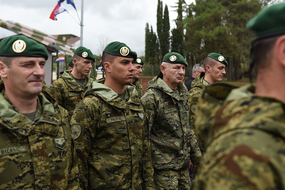 https://www.morh.hr/wp-content/gallery/u-puli-svecano-otvorena-vojarna-hrvatski-branitelji-istre/vojarna_pula_15112019_13.jpg