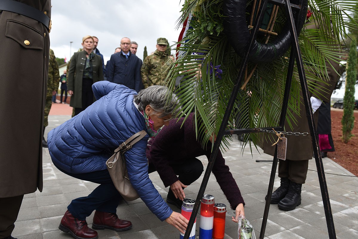 https://www.morh.hr/wp-content/gallery/u-puli-svecano-otvorena-vojarna-hrvatski-branitelji-istre/vojarna_pula_15112019_15.jpg