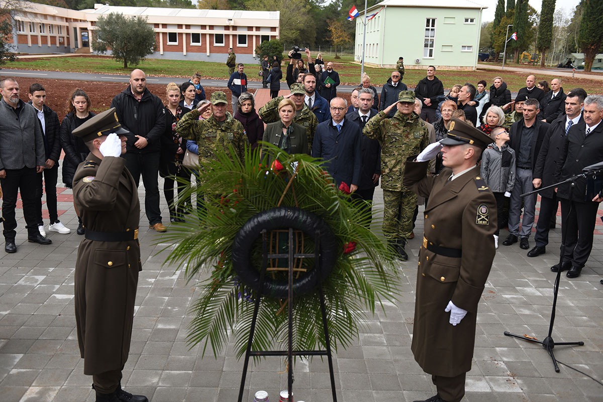 https://www.morh.hr/wp-content/gallery/u-puli-svecano-otvorena-vojarna-hrvatski-branitelji-istre/vojarna_pula_15112019_16.jpg