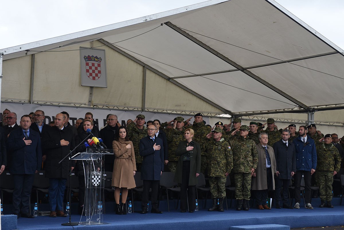 https://www.morh.hr/wp-content/gallery/u-puli-svecano-otvorena-vojarna-hrvatski-branitelji-istre/vojarna_pula_15112019_20.jpg
