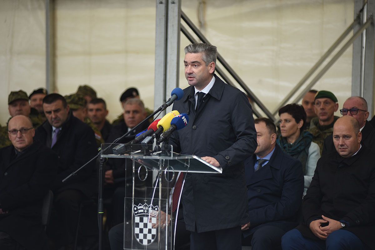 https://www.morh.hr/wp-content/gallery/u-puli-svecano-otvorena-vojarna-hrvatski-branitelji-istre/vojarna_pula_15112019_26.jpg