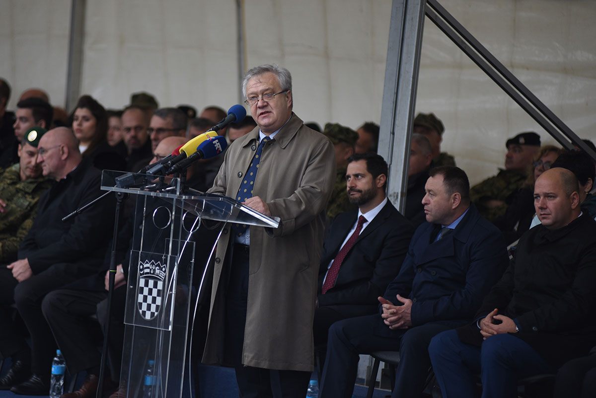 https://www.morh.hr/wp-content/gallery/u-puli-svecano-otvorena-vojarna-hrvatski-branitelji-istre/vojarna_pula_15112019_28.jpg