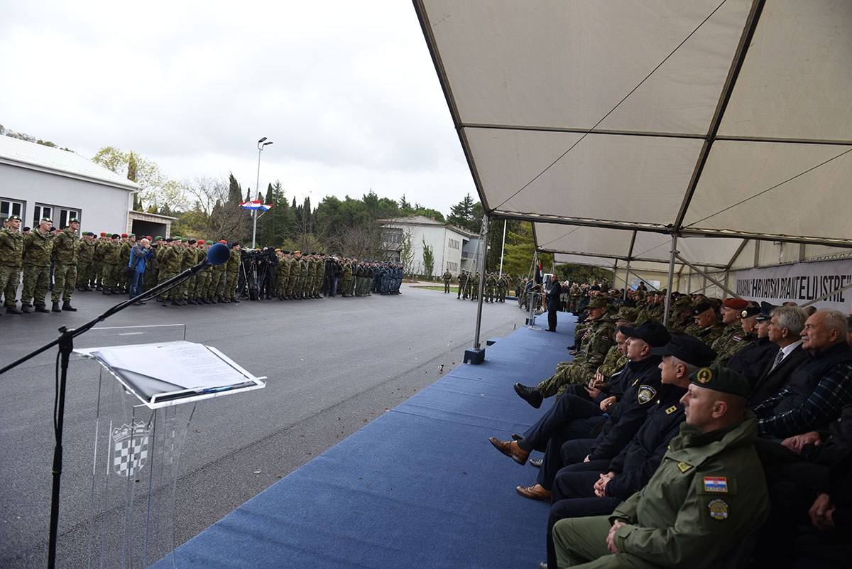 https://www.morh.hr/wp-content/gallery/u-puli-svecano-otvorena-vojarna-hrvatski-branitelji-istre/vojarna_pula_15112019_34.jpg