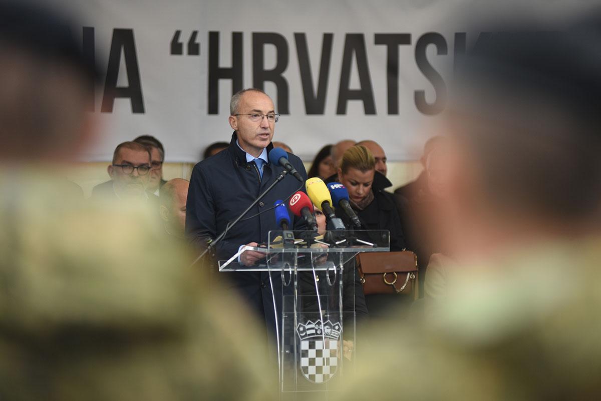 https://www.morh.hr/wp-content/gallery/u-puli-svecano-otvorena-vojarna-hrvatski-branitelji-istre/vojarna_pula_15112019_35.jpg