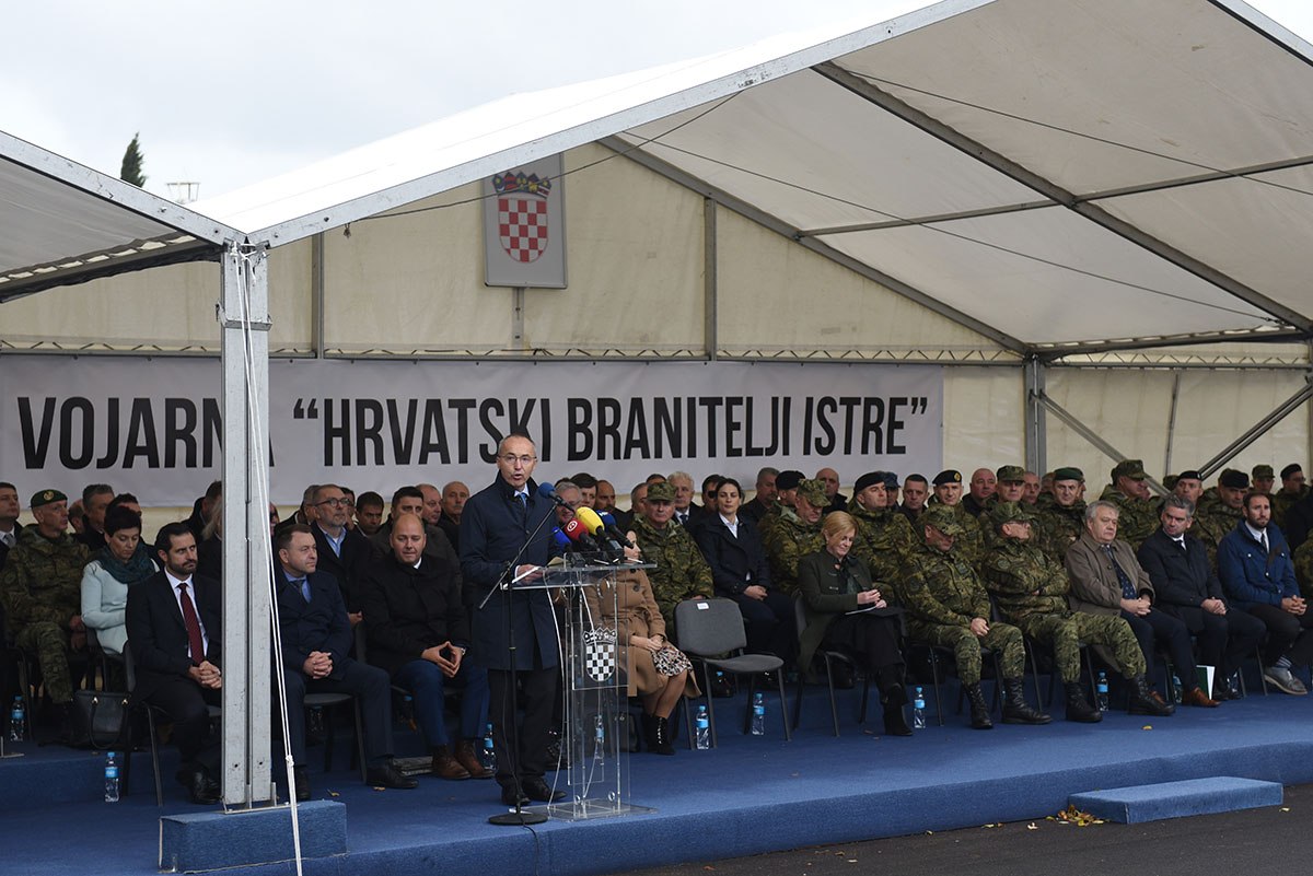 https://www.morh.hr/wp-content/gallery/u-puli-svecano-otvorena-vojarna-hrvatski-branitelji-istre/vojarna_pula_15112019_38.jpg