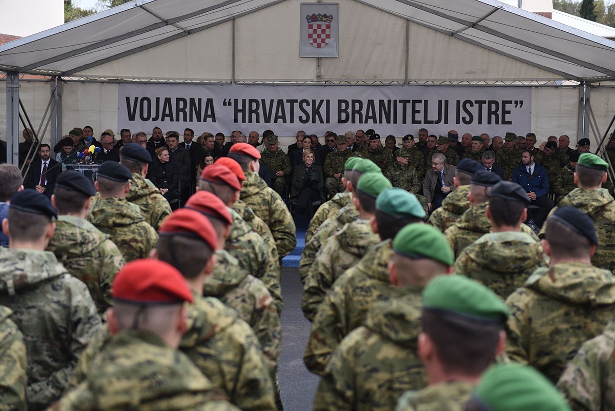 https://www.morh.hr/wp-content/gallery/u-puli-svecano-otvorena-vojarna-hrvatski-branitelji-istre/vojarna_pula_15112019_42.jpg