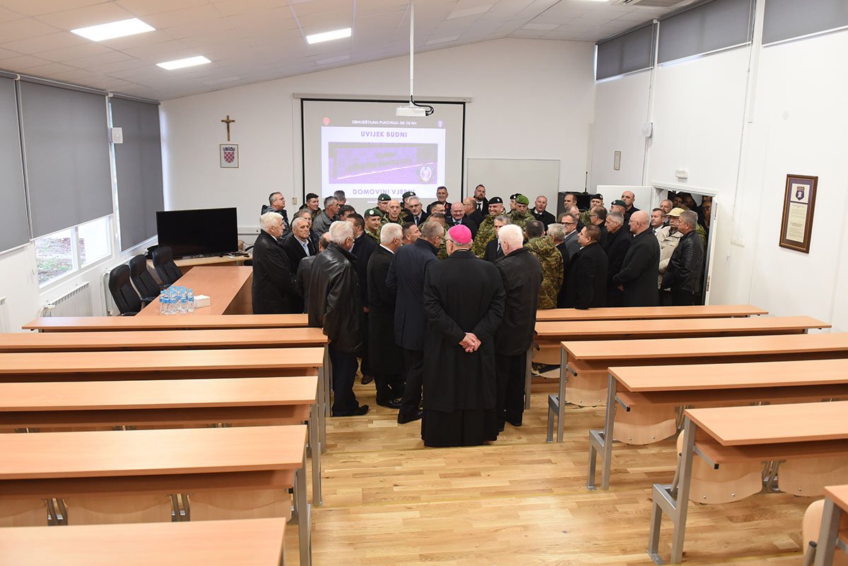 https://www.morh.hr/wp-content/gallery/u-puli-svecano-otvorena-vojarna-hrvatski-branitelji-istre/vojarna_pula_15112019_44.jpg