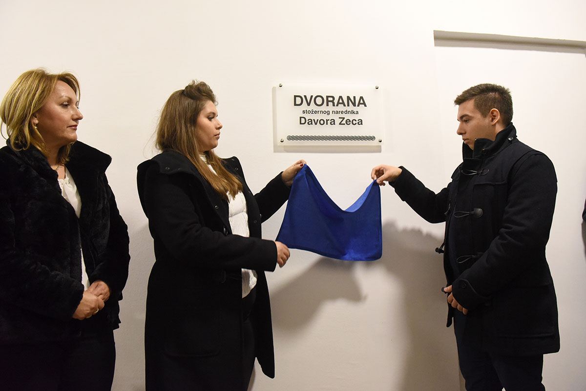 https://www.morh.hr/wp-content/gallery/u-puli-svecano-otvorena-vojarna-hrvatski-branitelji-istre/vojarna_pula_15112019_45.jpg