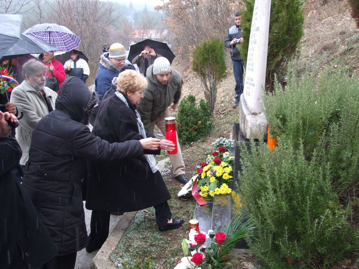 https://www.morh.hr/wp-content/gallery/u-sinju-obiljeena-18-obljetnica-pogibije-zrakoplovaca/sinj_26012010_8.jpg