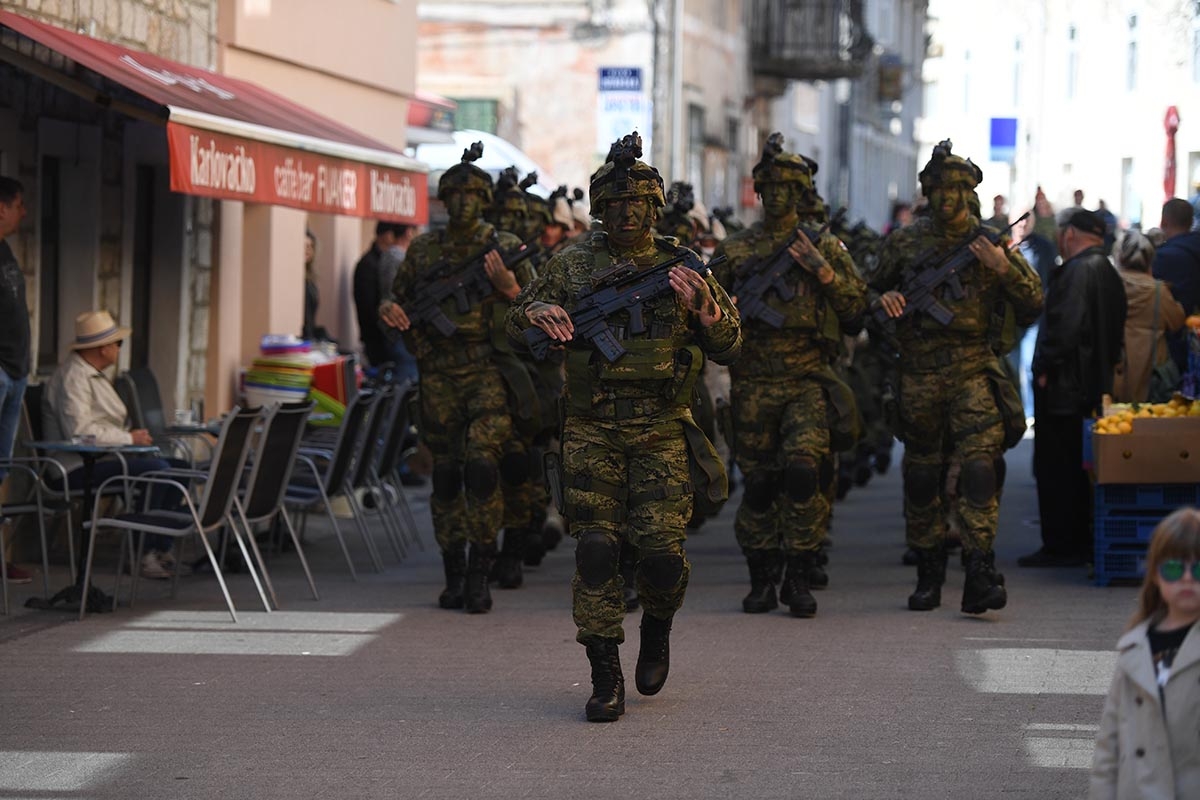 https://www.morh.hr/wp-content/gallery/u-sinju-svecano-obiljezena-12-obljetnica-gardijske-mehanizirane-brigade/gardijska_mehanizirana_brigada_sinj_010419_10.jpg