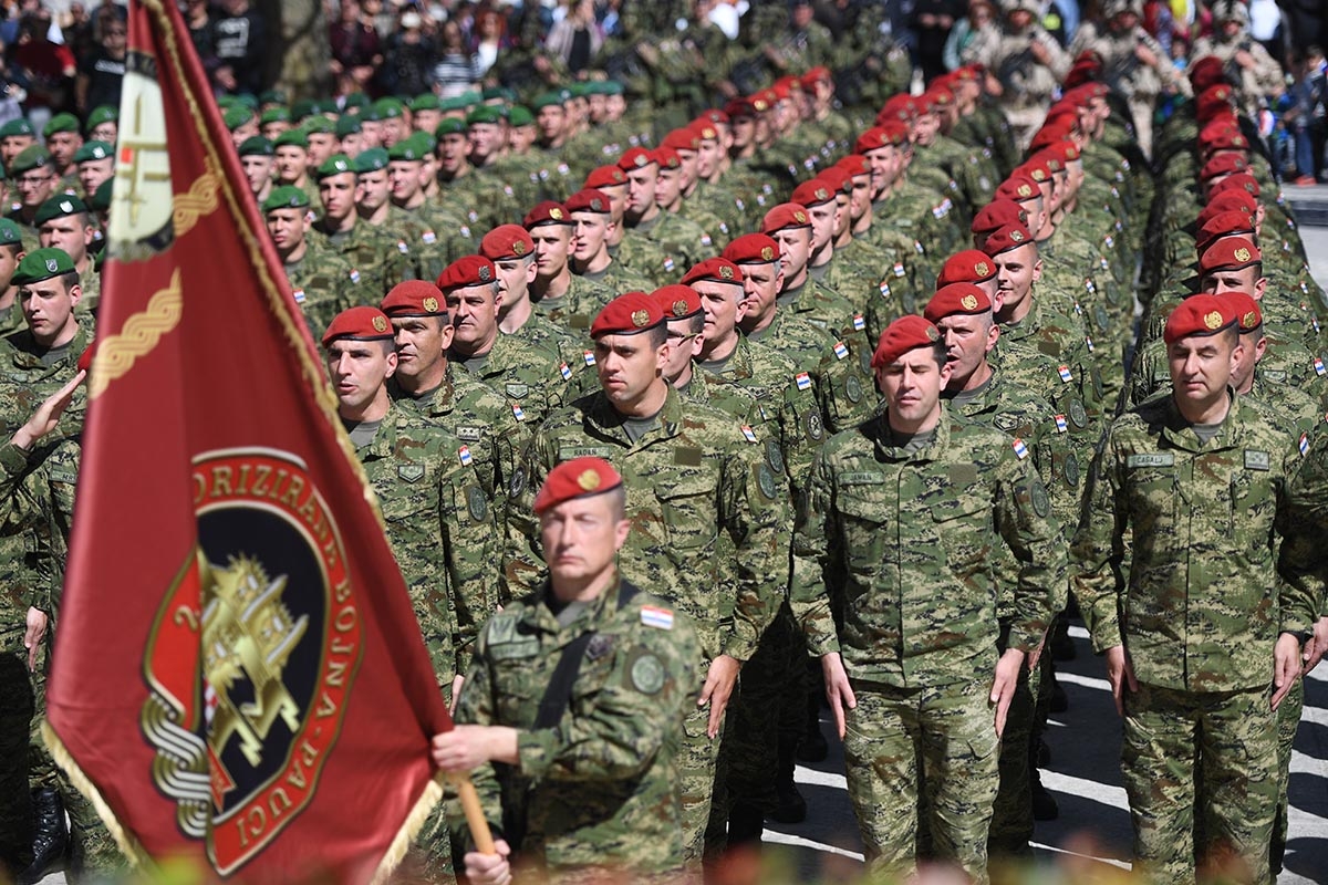 https://www.morh.hr/wp-content/gallery/u-sinju-svecano-obiljezena-12-obljetnica-gardijske-mehanizirane-brigade/gardijska_mehanizirana_brigada_sinj_010419_12.jpg