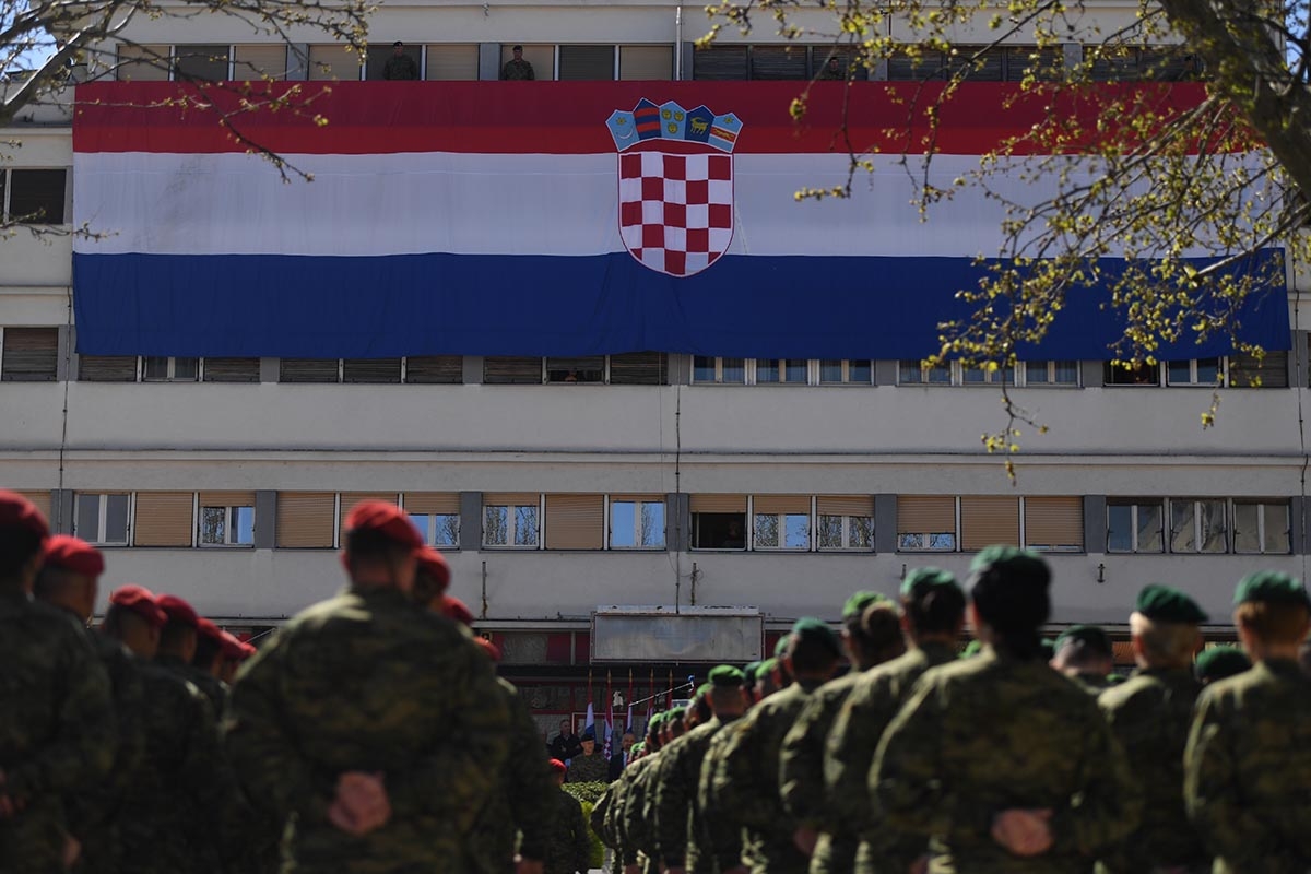 https://www.morh.hr/wp-content/gallery/u-sinju-svecano-obiljezena-12-obljetnica-gardijske-mehanizirane-brigade/gardijska_mehanizirana_brigada_sinj_010419_14.jpg