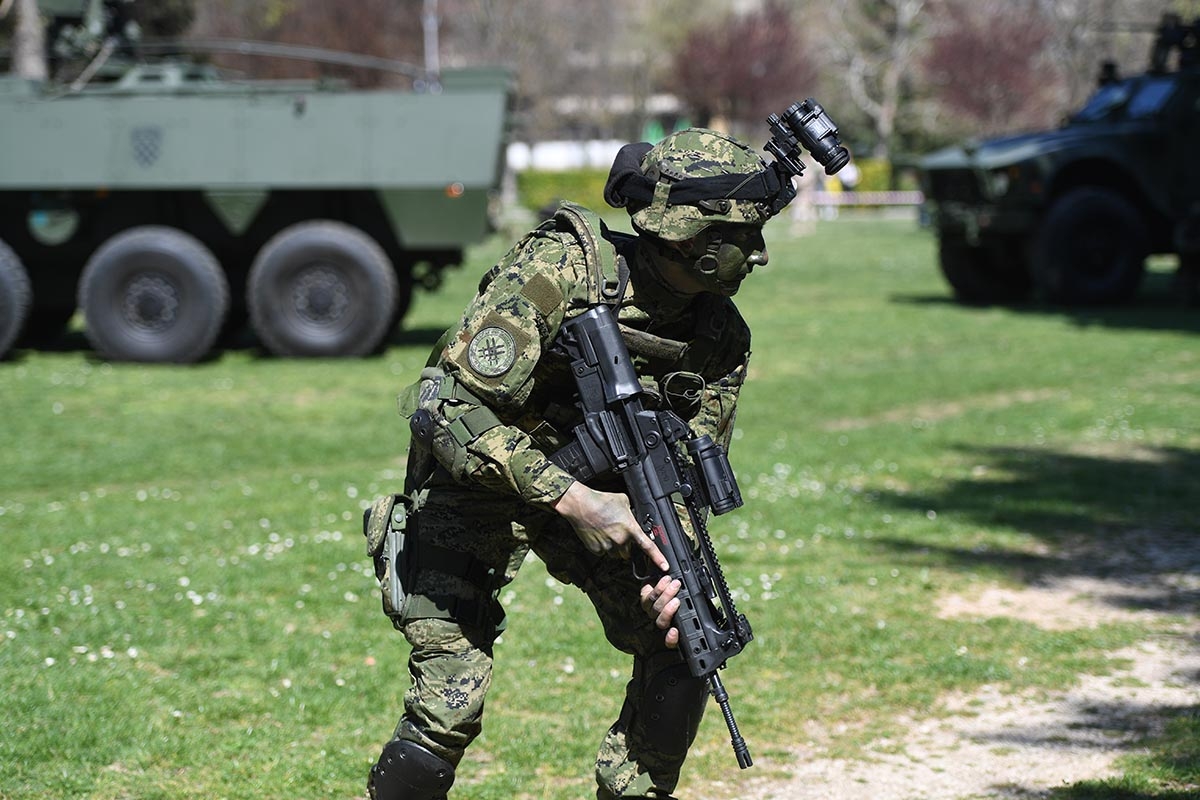 https://www.morh.hr/wp-content/gallery/u-sinju-svecano-obiljezena-12-obljetnica-gardijske-mehanizirane-brigade/gardijska_mehanizirana_brigada_sinj_010419_34.jpg