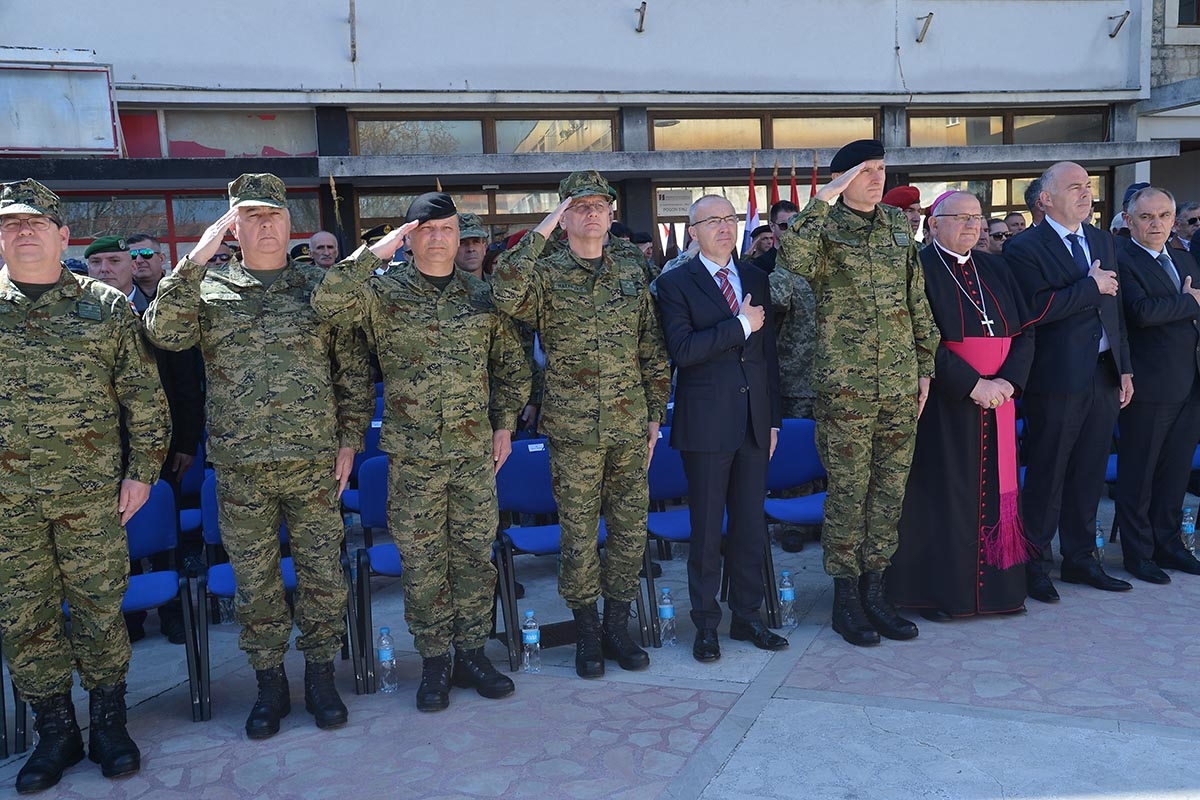 https://www.morh.hr/wp-content/gallery/u-sinju-svecano-obiljezena-12-obljetnica-gardijske-mehanizirane-brigade/gardijska_mehanizirana_brigada_sinj_010419_36.jpg