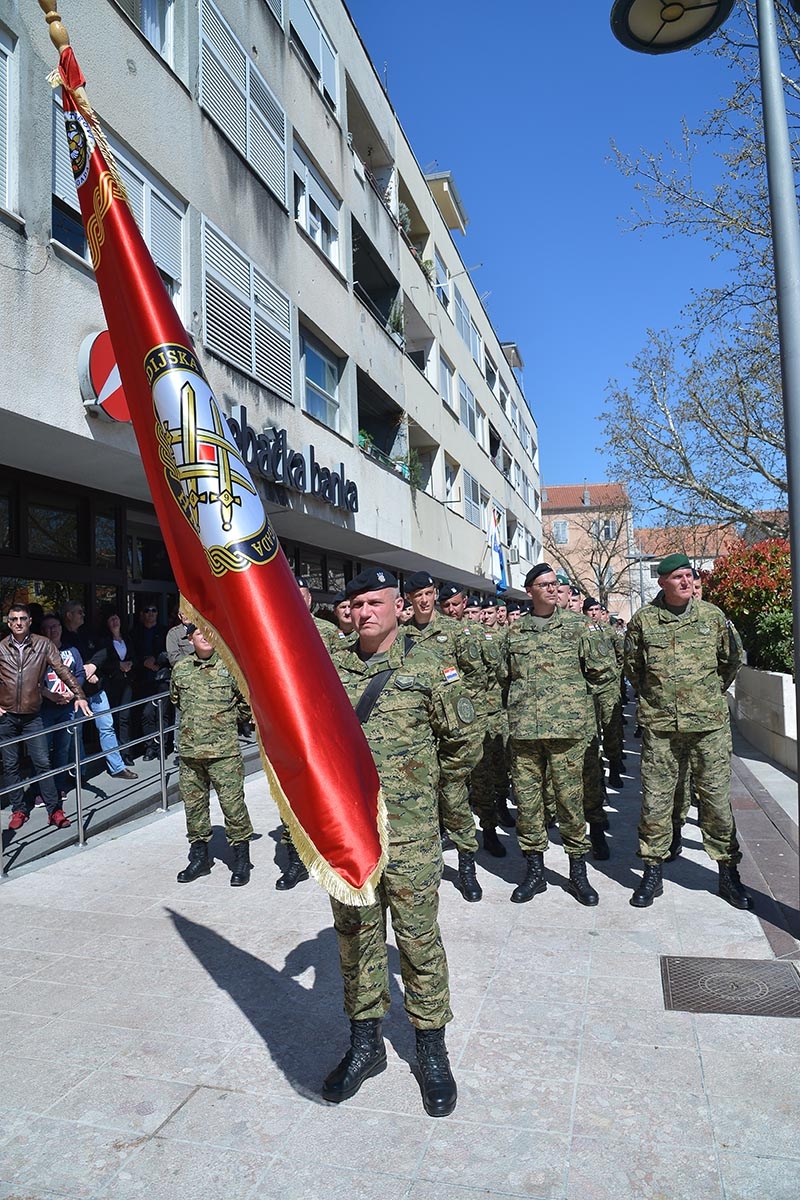 https://www.morh.hr/wp-content/gallery/u-sinju-svecano-obiljezena-12-obljetnica-gardijske-mehanizirane-brigade/gardijska_mehanizirana_brigada_sinj_010419_39.jpg