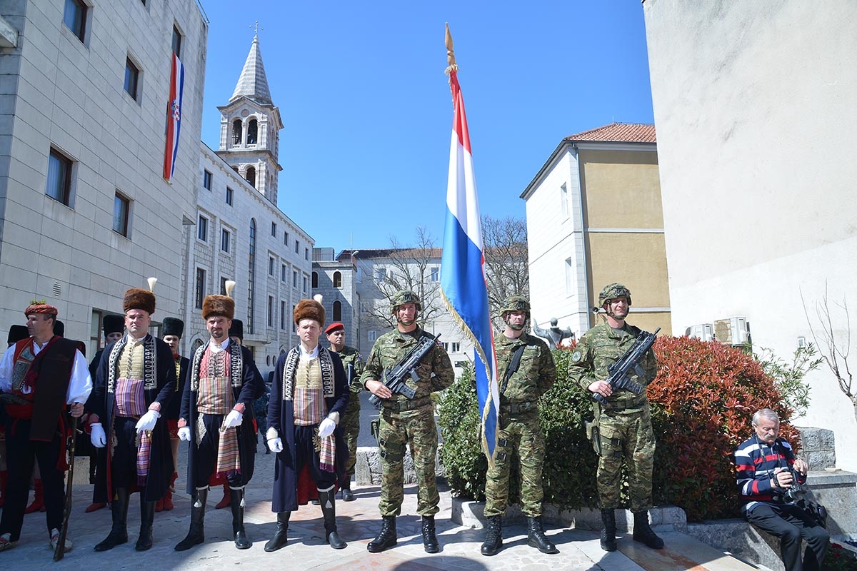 https://www.morh.hr/wp-content/gallery/u-sinju-svecano-obiljezena-12-obljetnica-gardijske-mehanizirane-brigade/gardijska_mehanizirana_brigada_sinj_010419_41.jpg