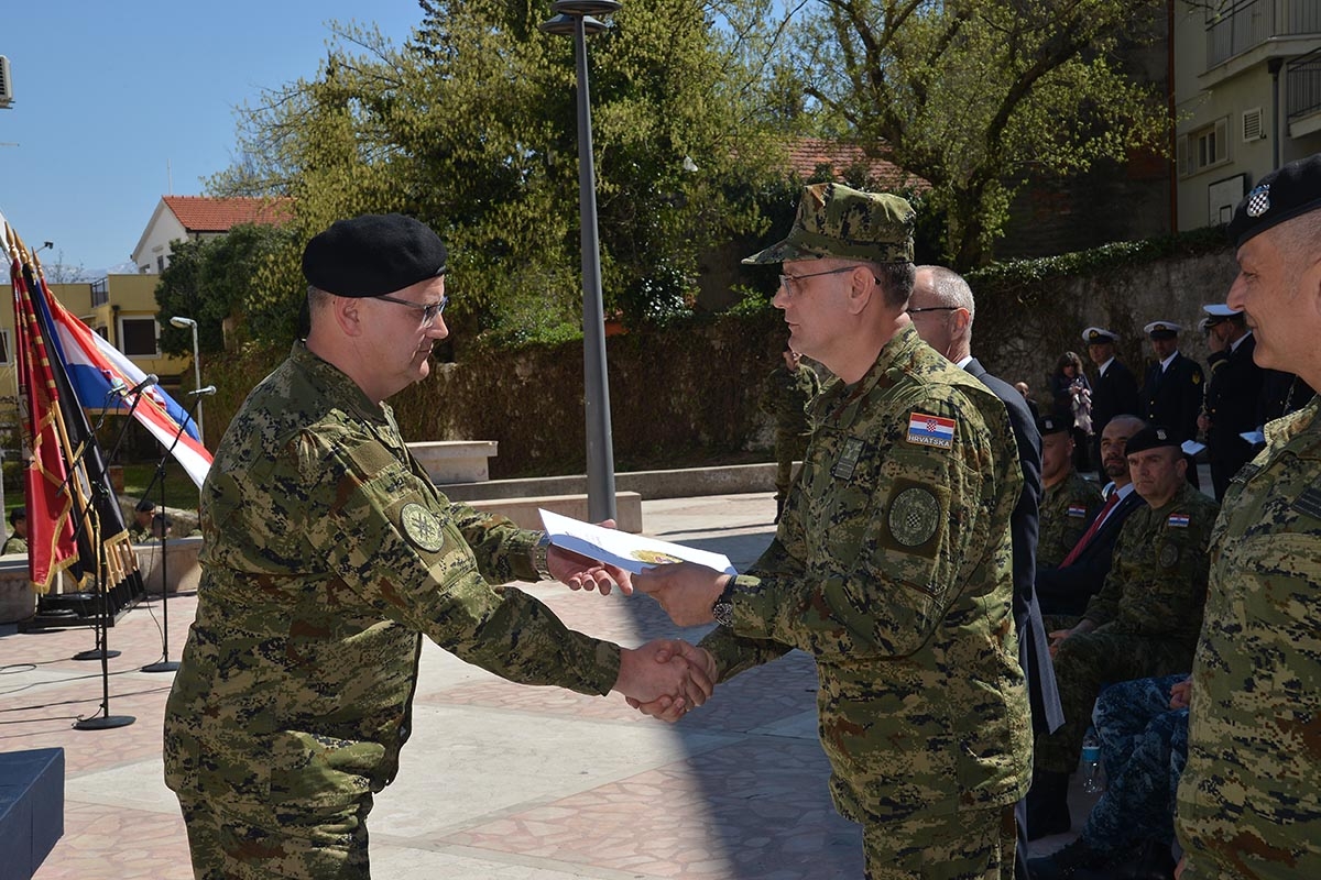 https://www.morh.hr/wp-content/gallery/u-sinju-svecano-obiljezena-12-obljetnica-gardijske-mehanizirane-brigade/gardijska_mehanizirana_brigada_sinj_010419_42.jpg