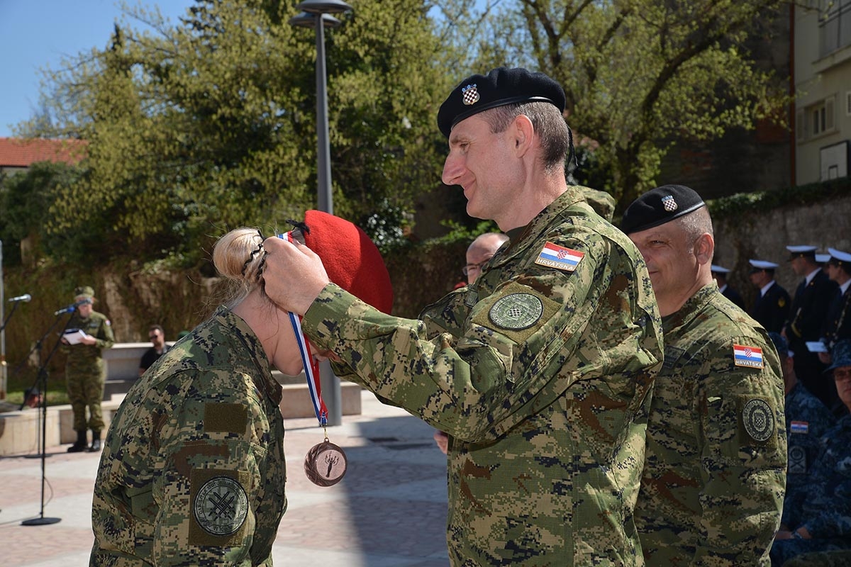 https://www.morh.hr/wp-content/gallery/u-sinju-svecano-obiljezena-12-obljetnica-gardijske-mehanizirane-brigade/gardijska_mehanizirana_brigada_sinj_010419_44.jpg