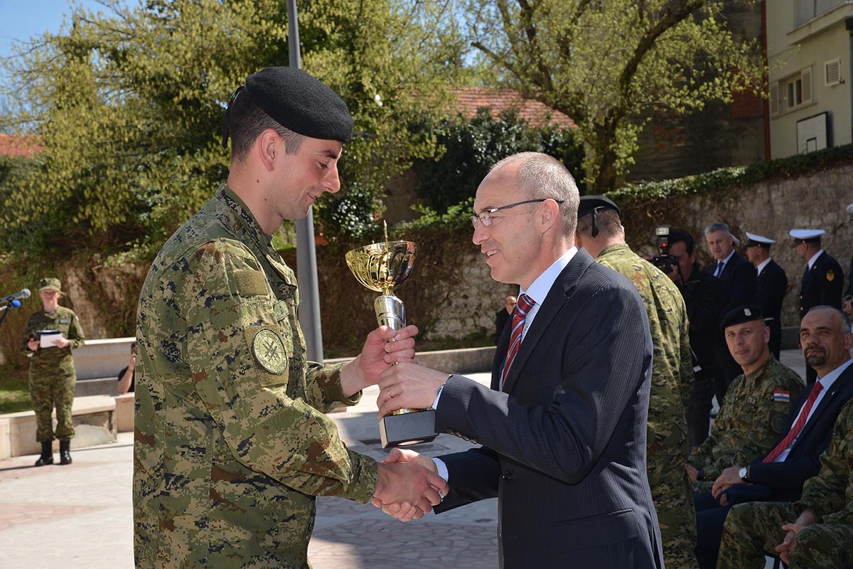 https://www.morh.hr/wp-content/gallery/u-sinju-svecano-obiljezena-12-obljetnica-gardijske-mehanizirane-brigade/gardijska_mehanizirana_brigada_sinj_010419_45.jpg