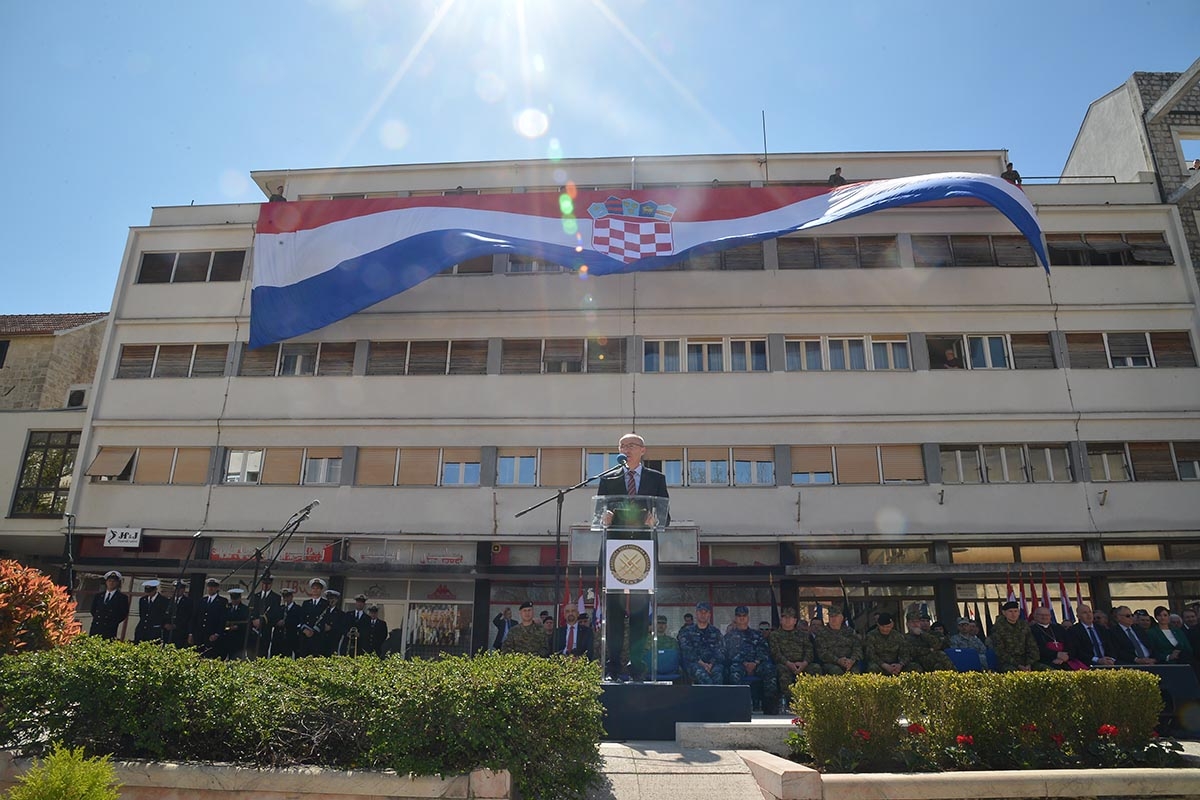 https://www.morh.hr/wp-content/gallery/u-sinju-svecano-obiljezena-12-obljetnica-gardijske-mehanizirane-brigade/gardijska_mehanizirana_brigada_sinj_010419_47.jpg