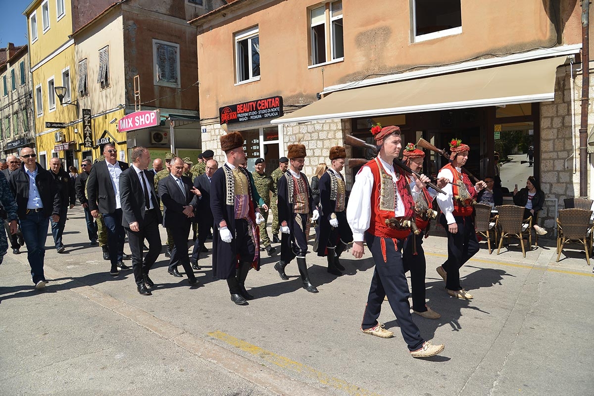https://www.morh.hr/wp-content/gallery/u-sinju-svecano-obiljezena-12-obljetnica-gardijske-mehanizirane-brigade/gardijska_mehanizirana_brigada_sinj_010419_49.jpg