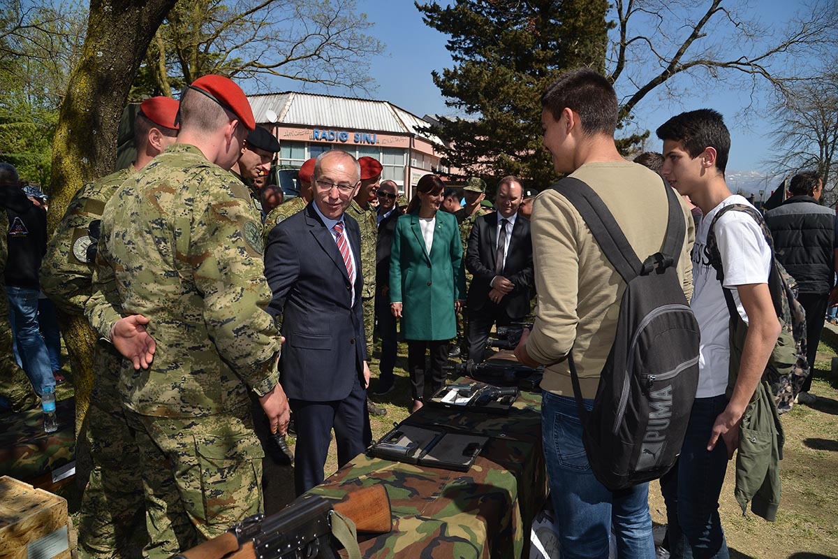 https://www.morh.hr/wp-content/gallery/u-sinju-svecano-obiljezena-12-obljetnica-gardijske-mehanizirane-brigade/gardijska_mehanizirana_brigada_sinj_010419_55.jpg