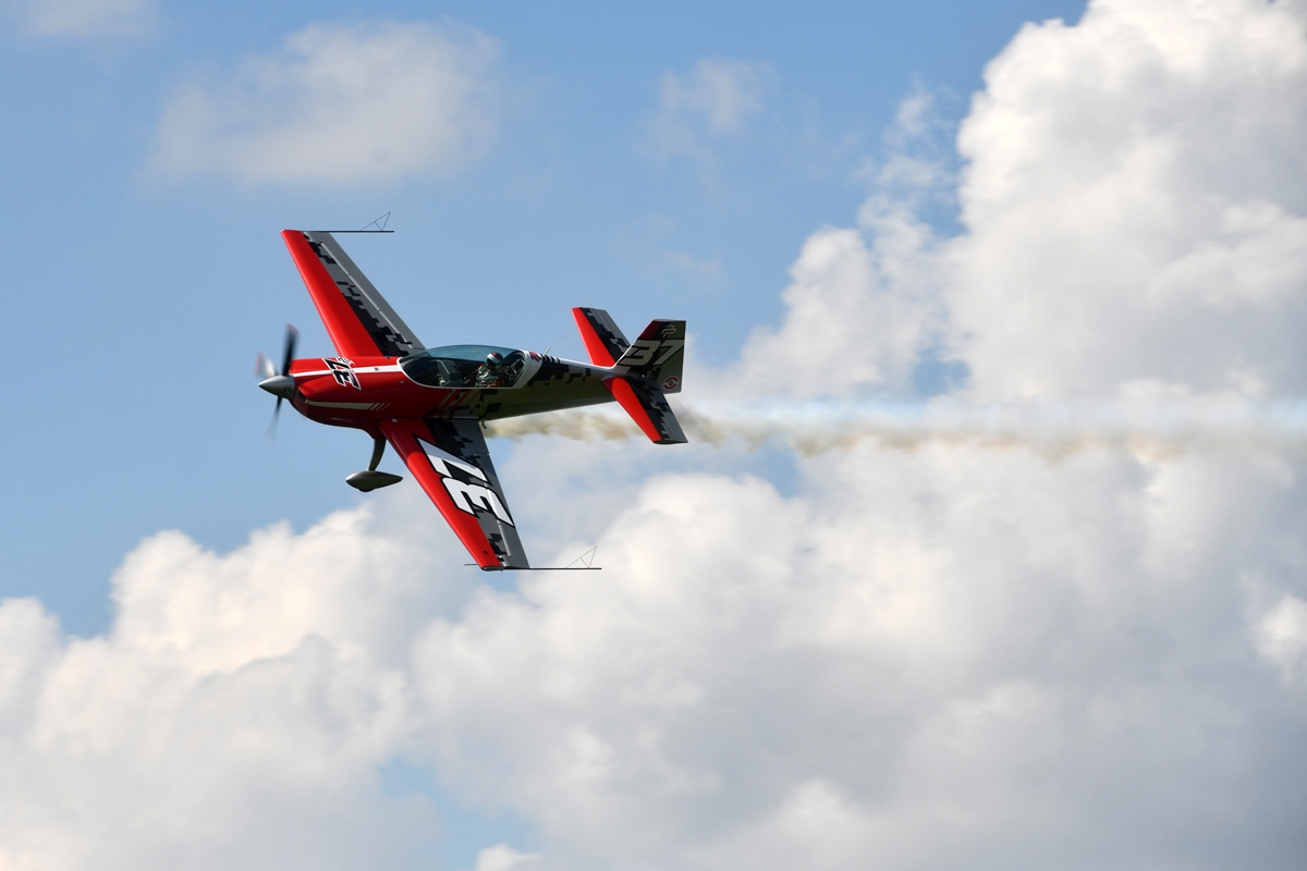 https://www.morh.hr/wp-content/gallery/u-sklopu-dana-otvorenih-vrata-hrz-a-na-aeromitingu-u-velikoj-gorici-posebno-odusevljenje-izazvao-je-nastup-akro-grupe-krila-oluje/wil_9035.jpg